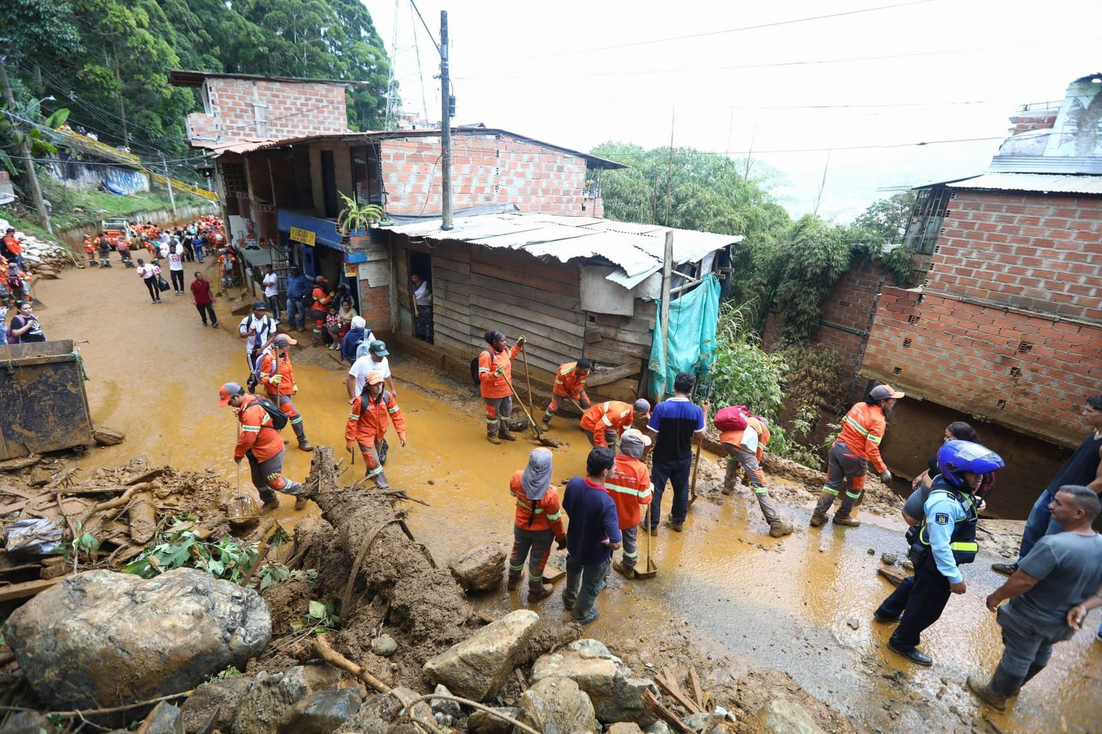 217 familias afectadas en Santo Domingo reciben atención y acompañamiento de la Alcaldía