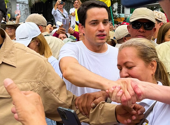 Hijos de Álvaro Uribe también marcharon y se refirieron a la condena del expresidente