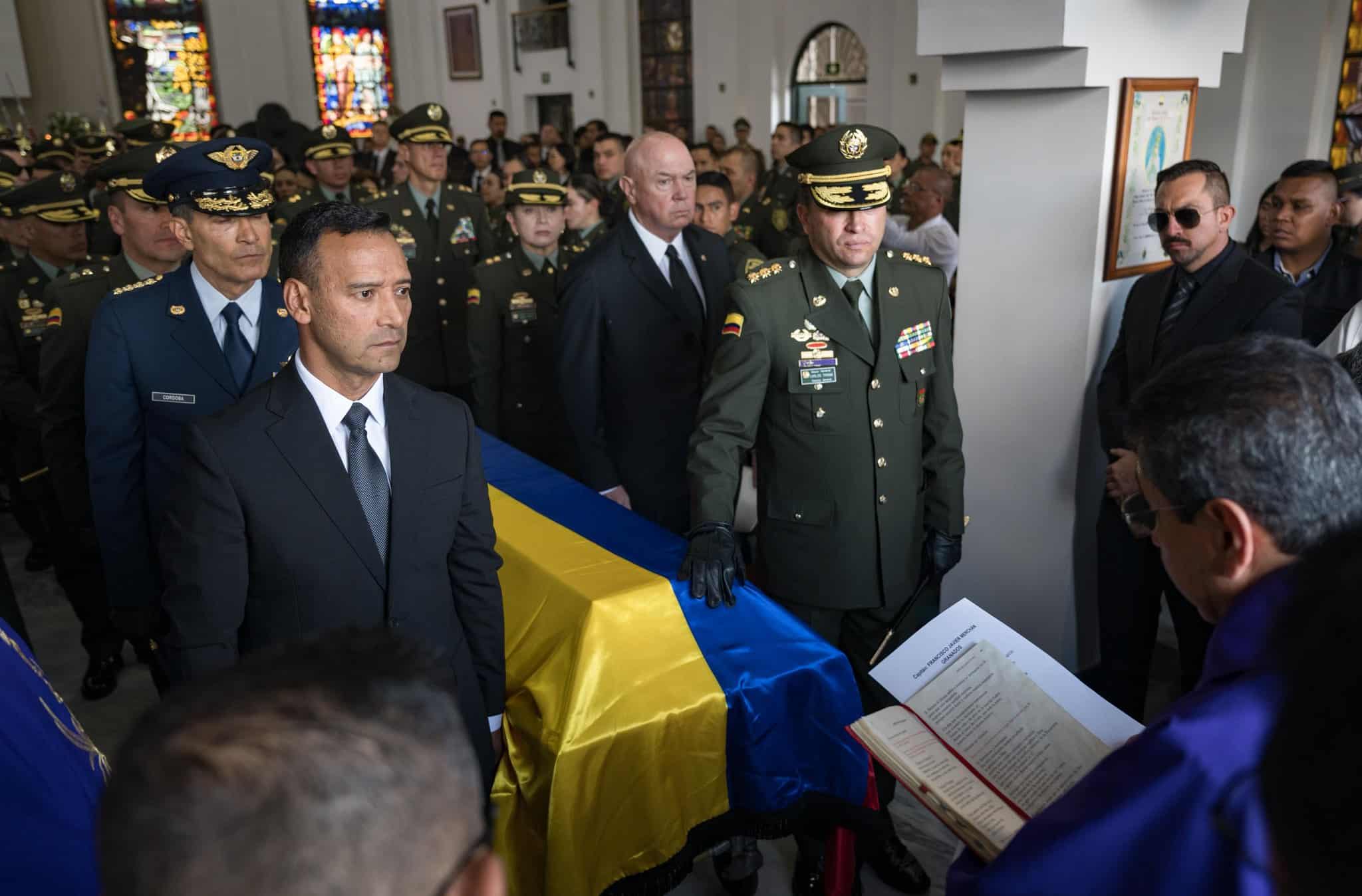Sentido homenaje a capitán de la Policía asesinado junto a otros 12 uniformados en Antioquia