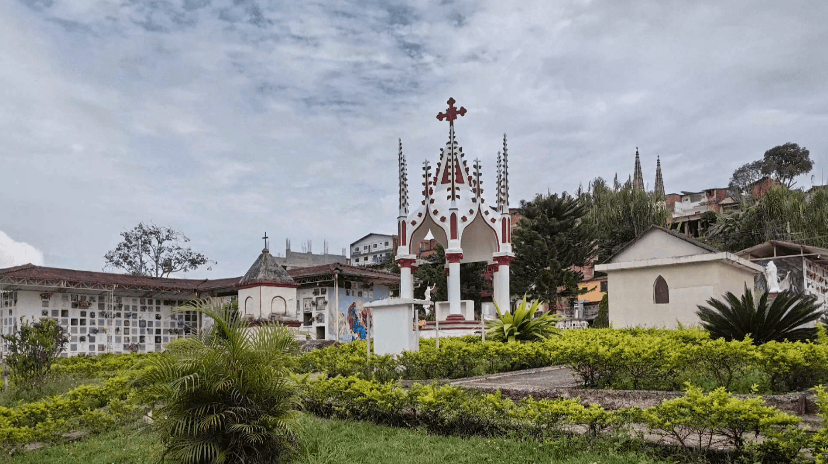 La Unidad de Búsqueda de Personas Dadas por Desaparecidas interviene el cementerio de Frontino