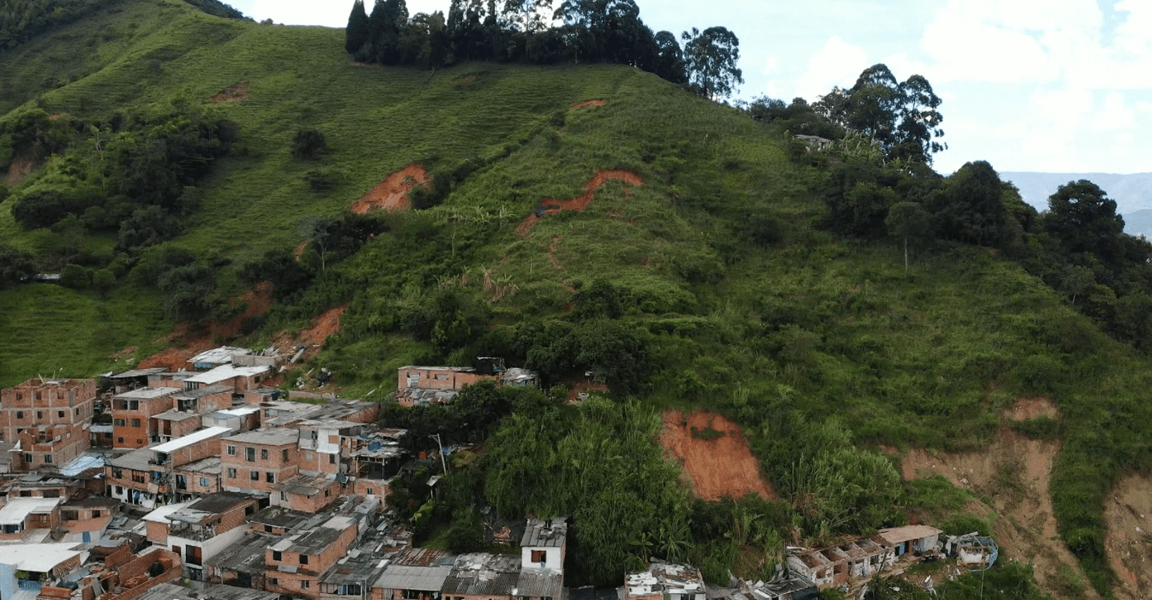 En Itagüí intensifican acciones de prevención en el sector Olivares ante amenaza de deslizamiento