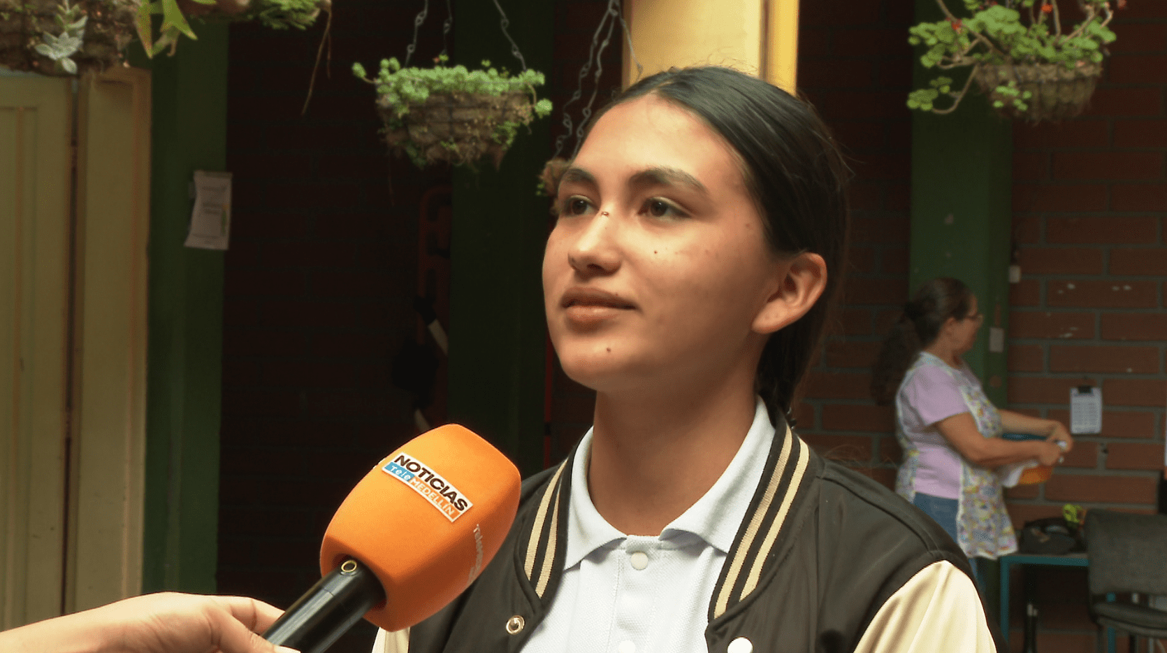 Joven busca recursos para representar a su colegio en mundial de robótica