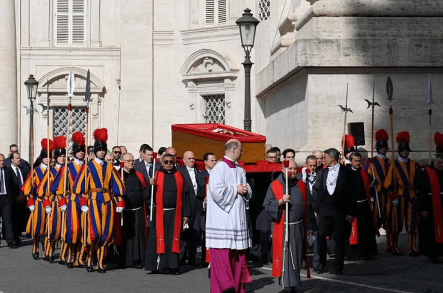 Vaticano ultima detalles para la misa de la sepultura del papa Francisco