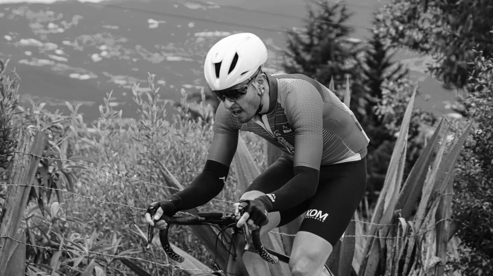 Ciclista Jonathan Paredes murió en aparatoso accidente con una camioneta en la vía Tunja-Paipa