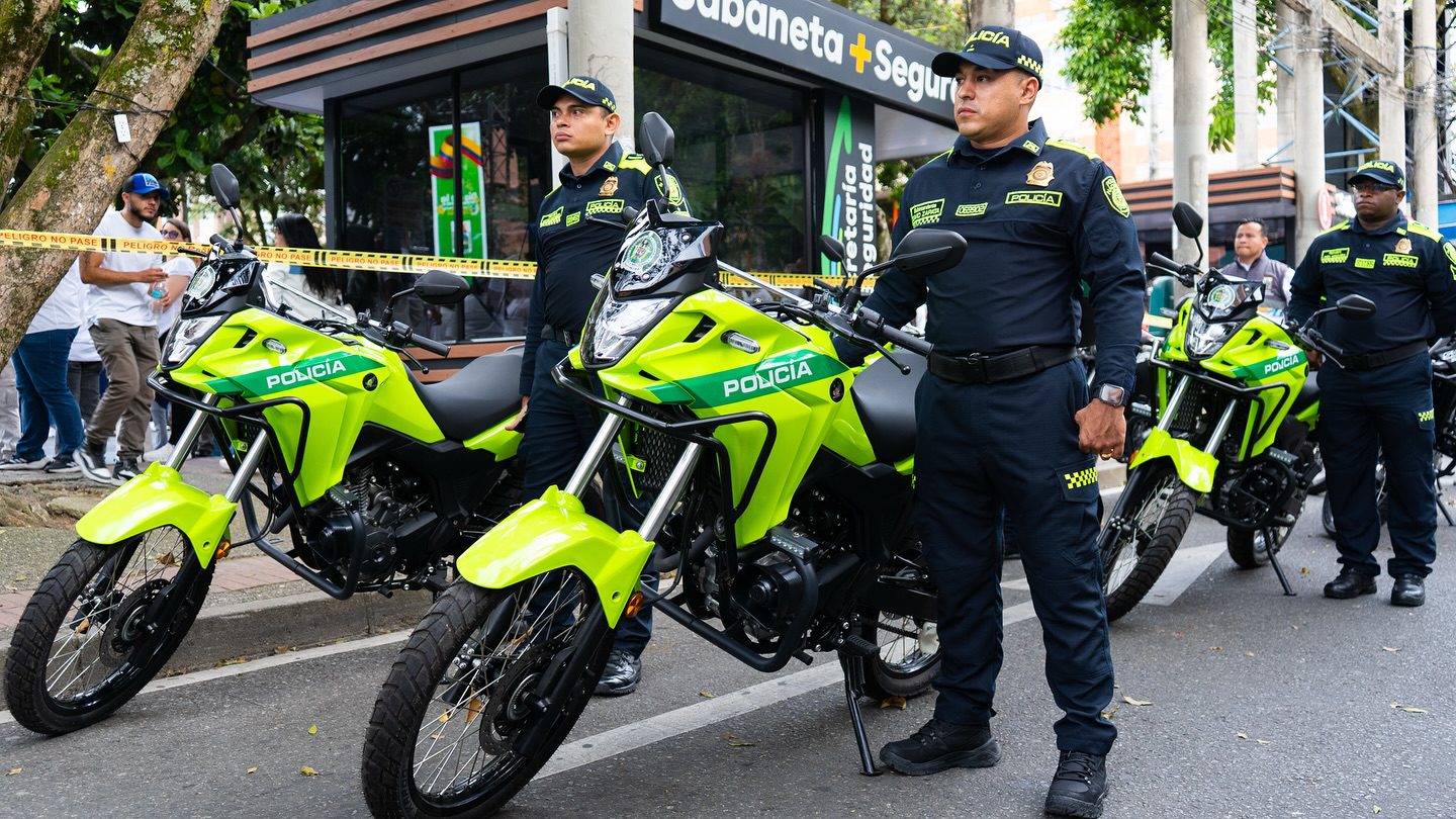 Refuerzan la policía en Sabaneta con entrega de nuevo parque automotor y dotación de última tecnología