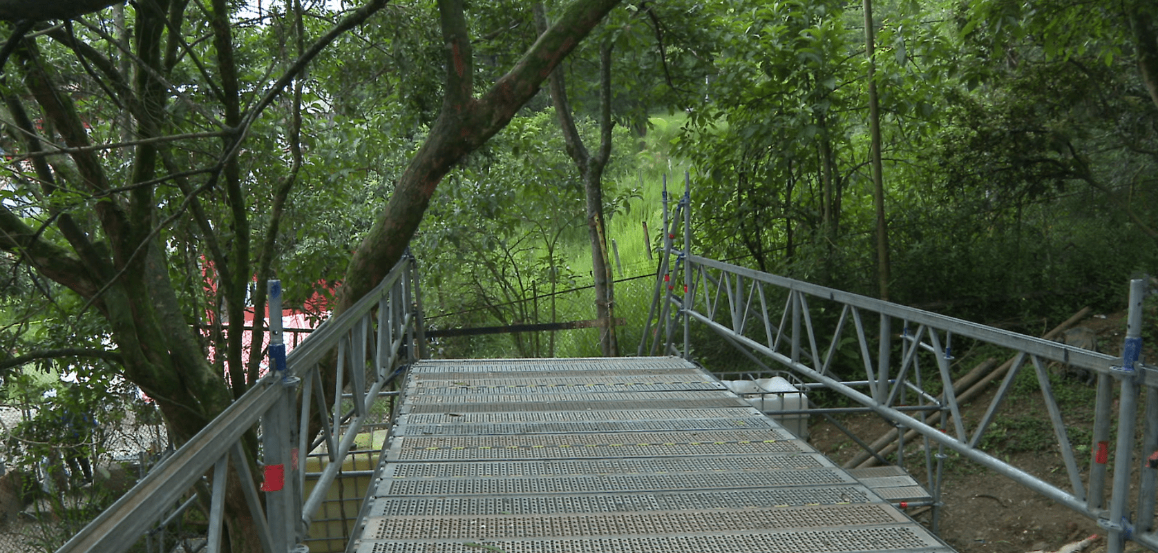 Habilitaron puente peatonal para el paso de estudiantes de la Normal Superior de Medellín