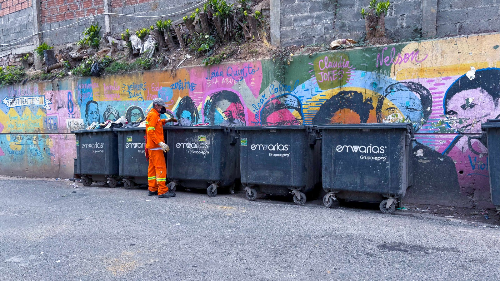 Facilitan la recolección de residuos en zonas de difícil acceso de Medellín