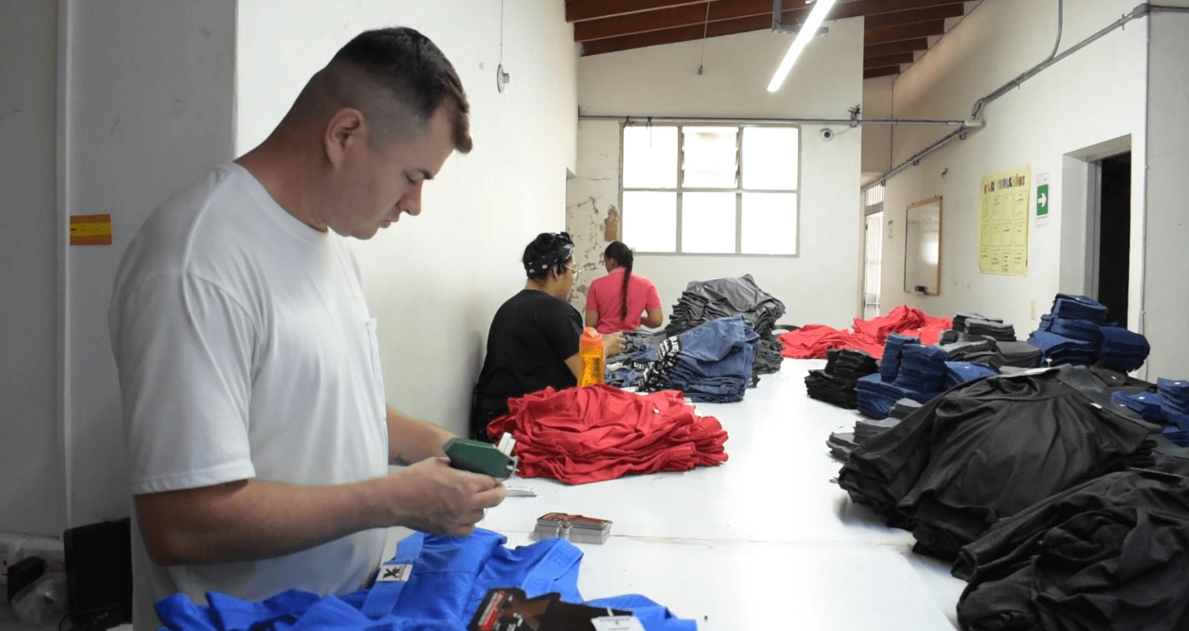 Empieza a aplicar la reducción de la jornada laboral que pasa de 46 a 44 horas semanales