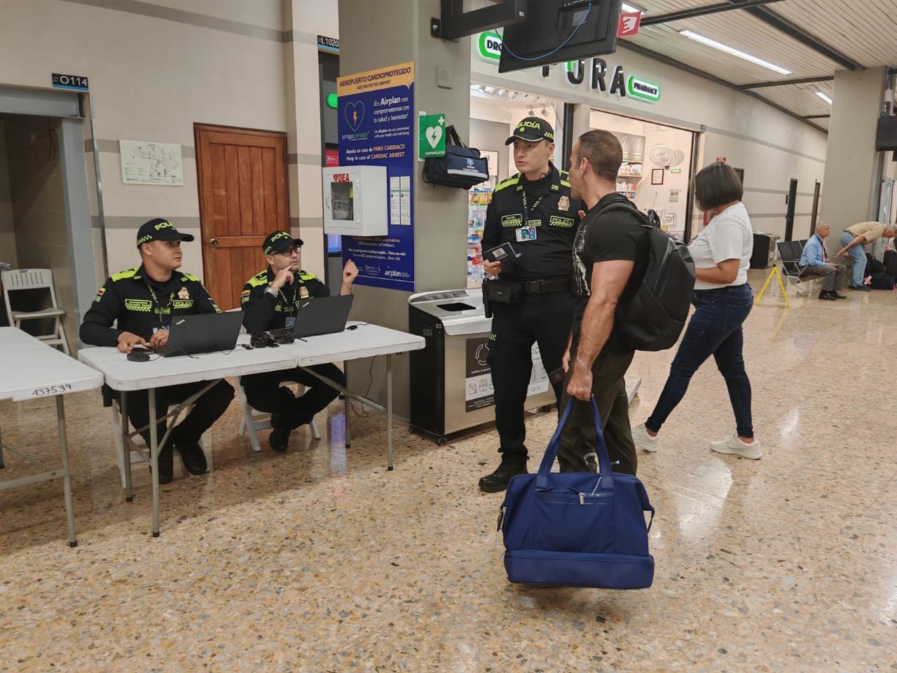 Refuerzan seguridad en el aeropuerto José María Córdova esto ante la llegada masiva de turistas