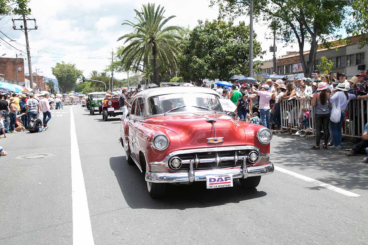 transmisión en vivo desfile de autos 2024
