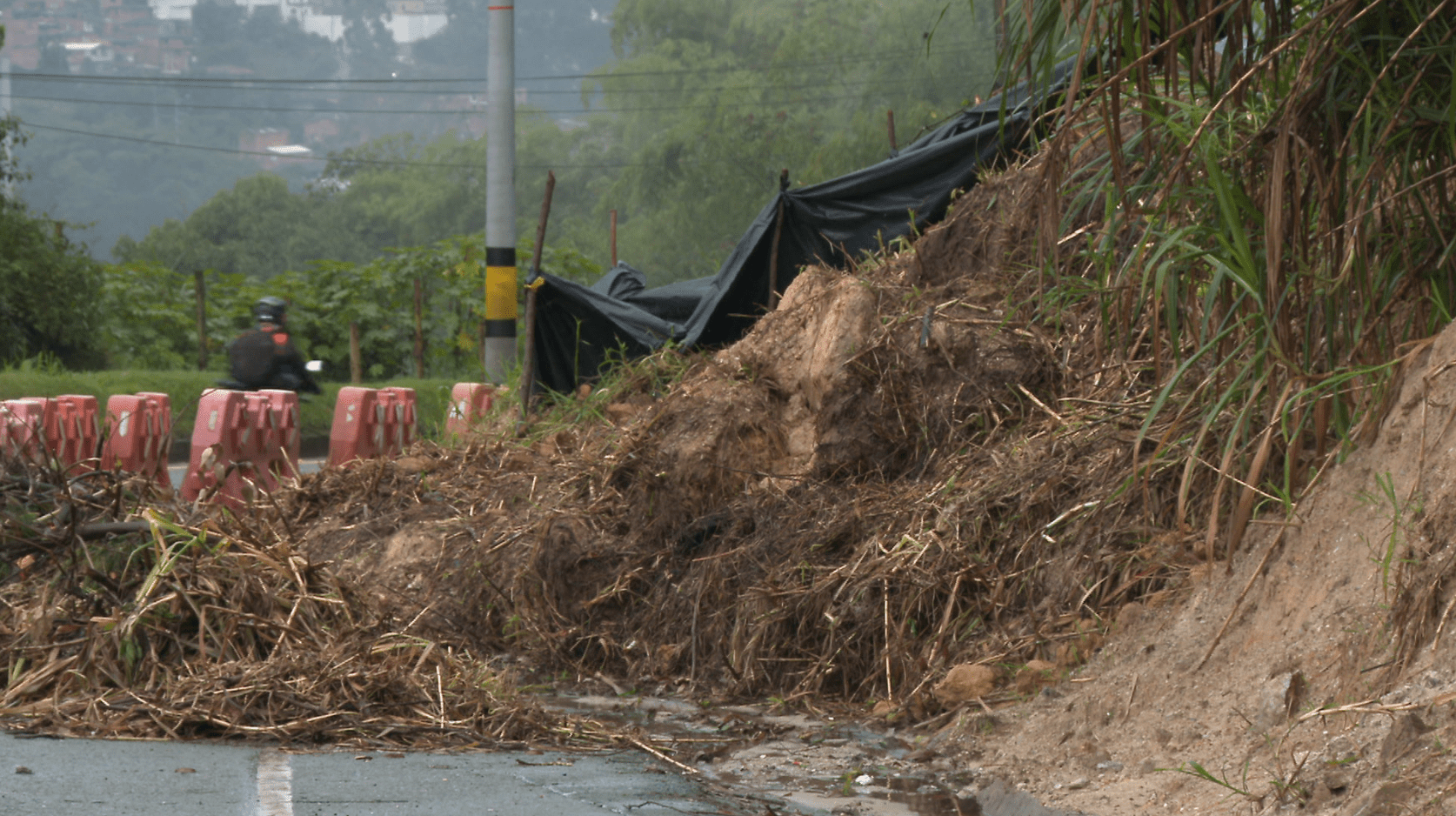 Identifican cuatro puntos críticos en la variante a Caldas por inestabilidad del terreno