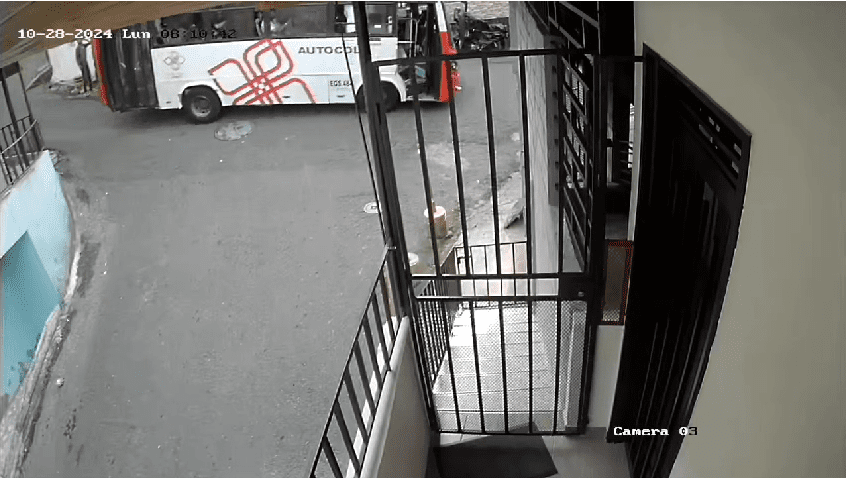 Bus arrolló a una persona en silla de ruedas en el Popular