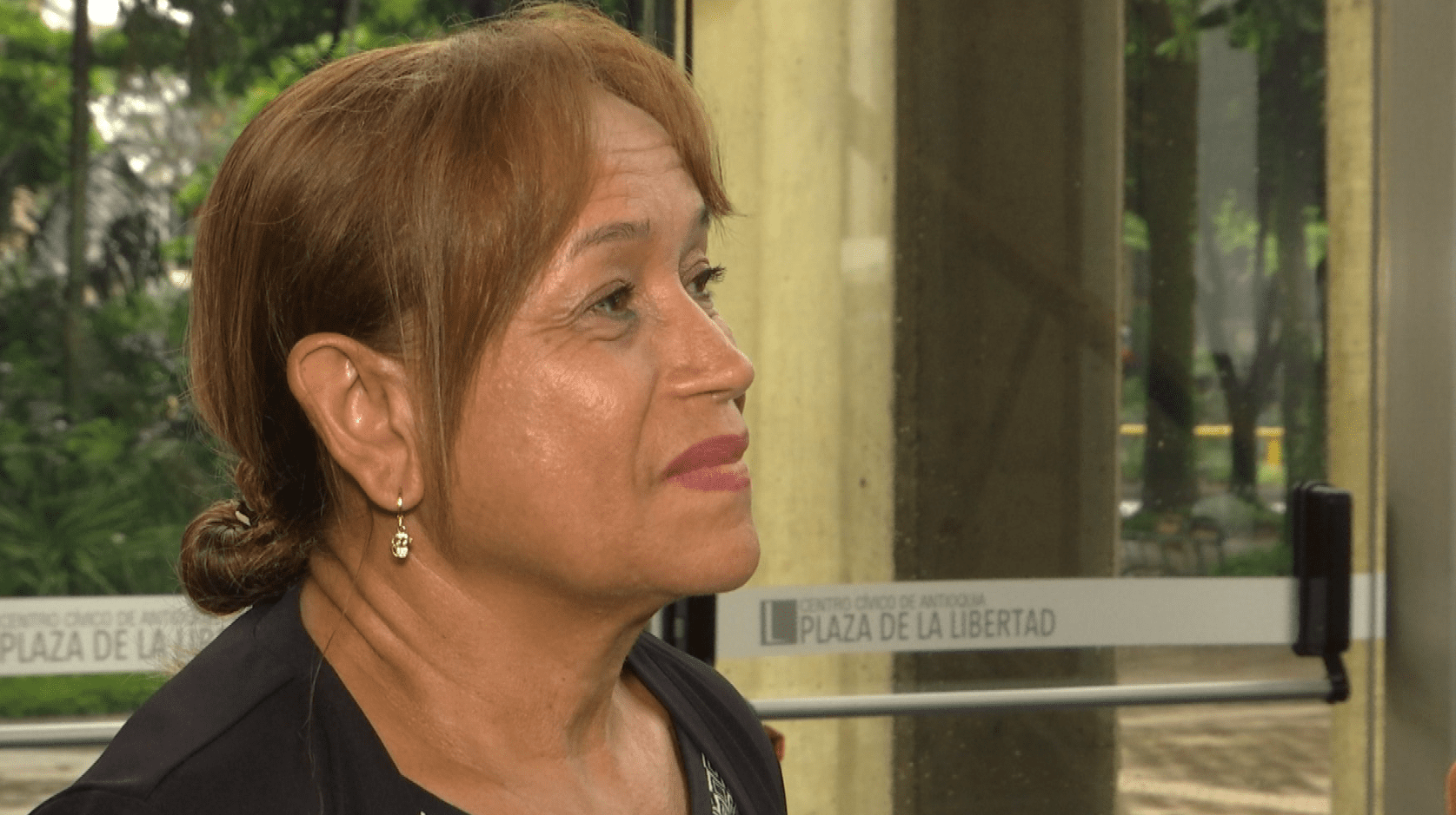 Voluntarios trabajan para mantener a Medellín como la tacita de plata