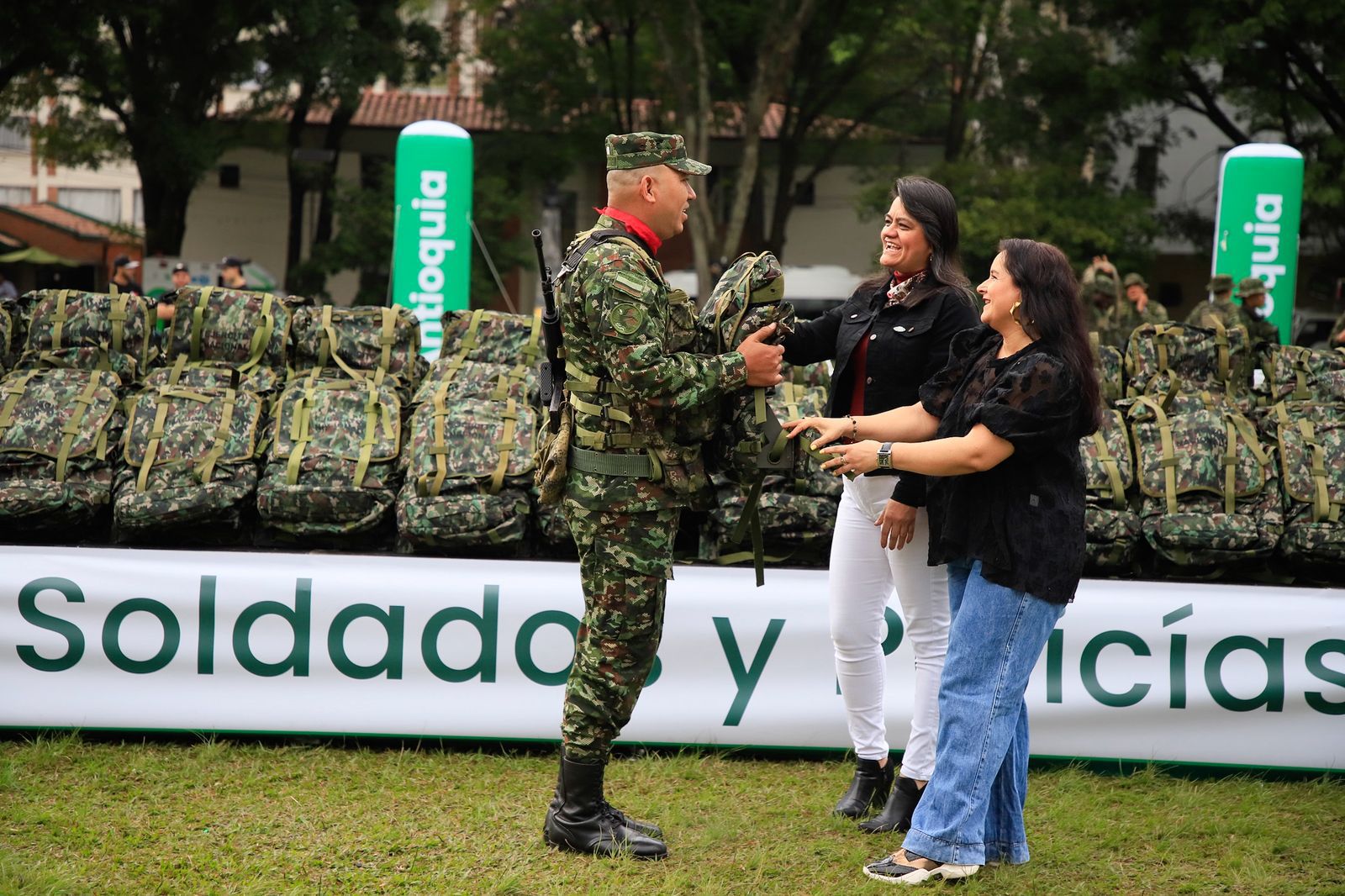 Entregan dotación a soldados con recursos de la tasa de seguridad