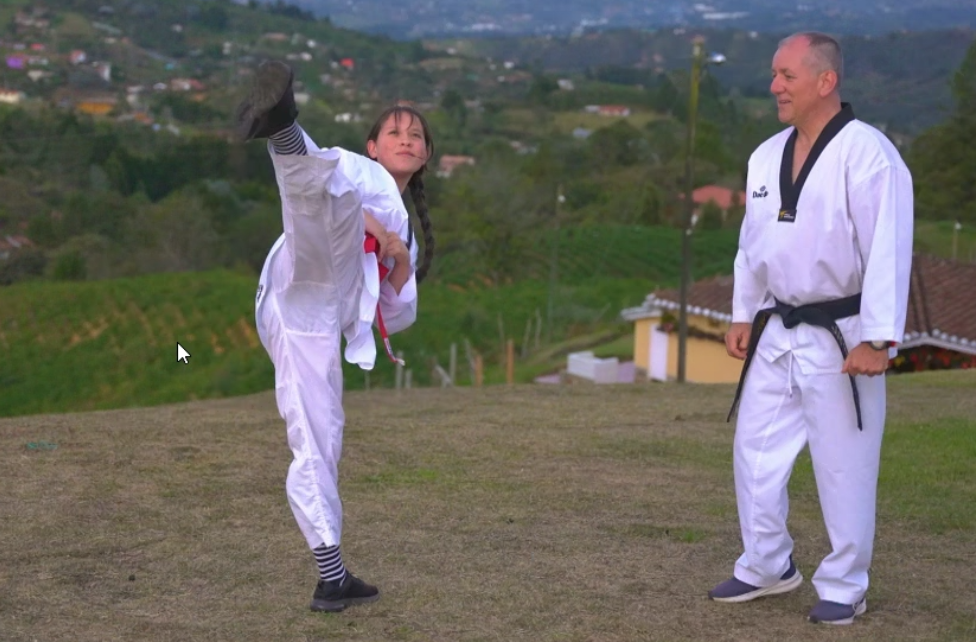 María Camila lleva el taekwondo de Santa Elena a lo más alto del podio