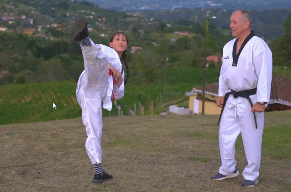 María Camila lleva el taekwondo de Santa Elena a lo más alto del podio