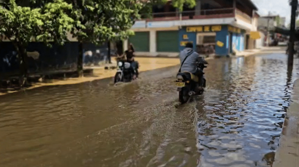 Otra vez amanecieron inundados varios barrios en El Bagre