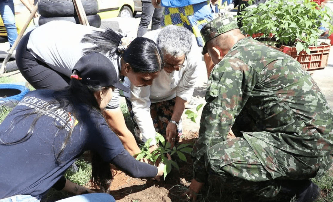 La comunidad y el Ejército, guardianes de las zonas verdes de Villa Hermosa