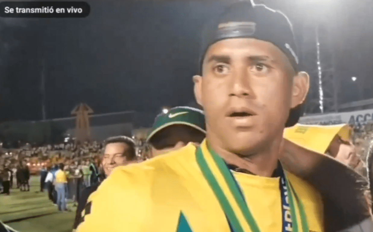 ¡Inaudito! A jugador de Bucaramanga le robaron la medalla y todo quedó en video