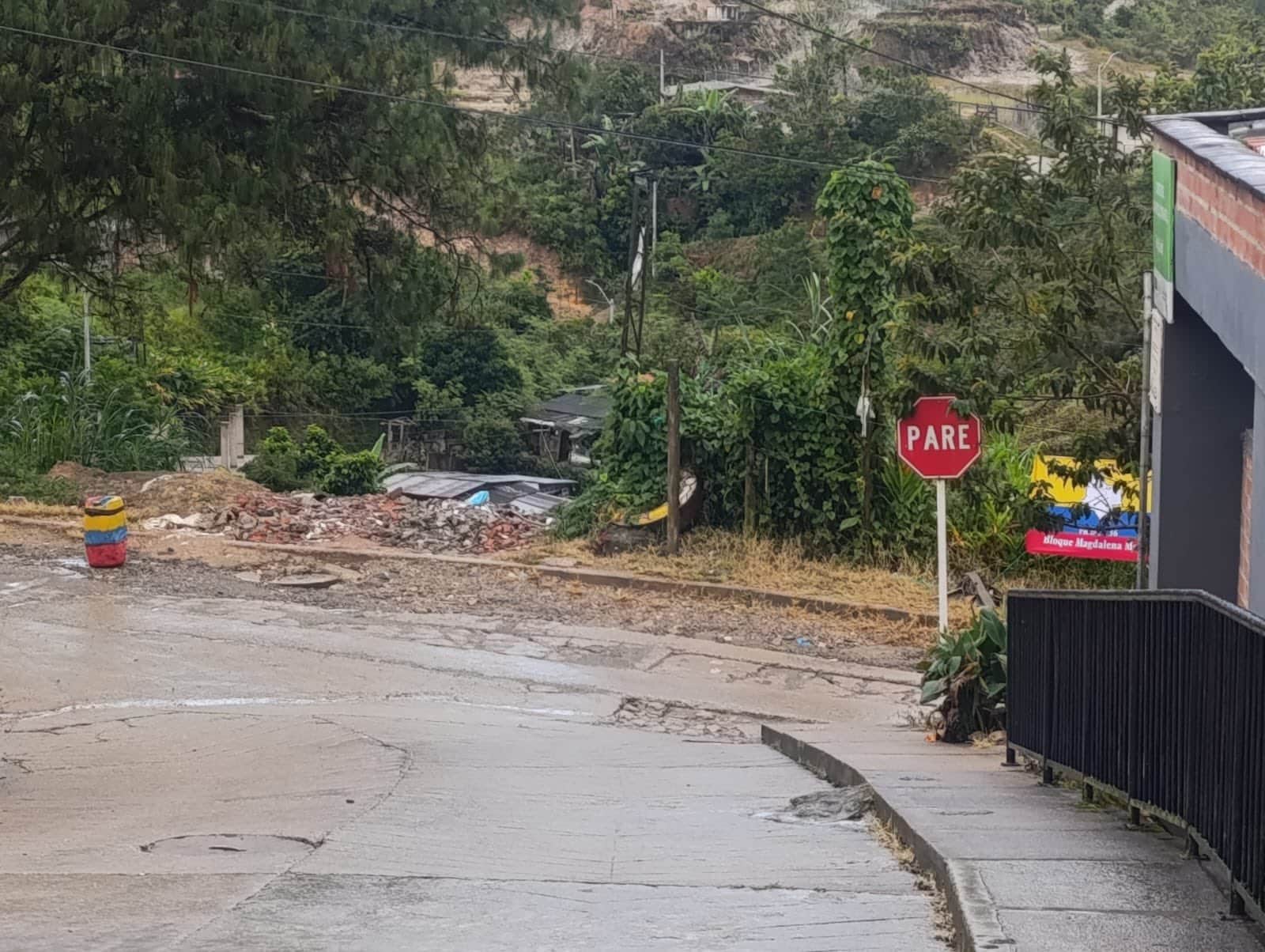 Indignación por la instalación de una caneca con supuestos explosivos frente a una escuela en Anorí