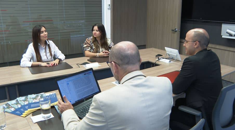 Así es la 'Recuperatón', espacio que ofrece asesorías a personas que están en crisis financiera