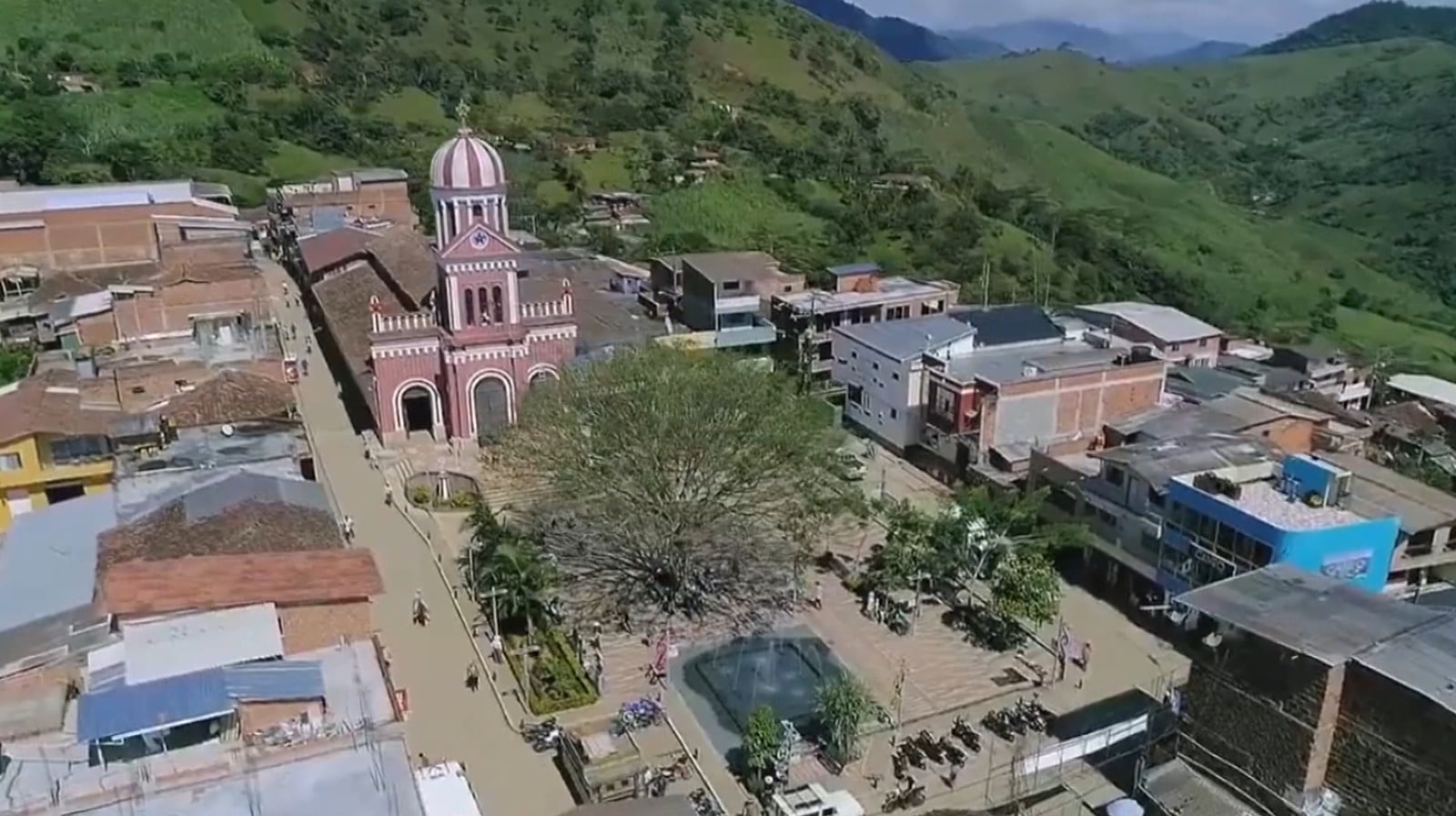 Autoridades decretan toque de queda en Campamento tras operativo contra disidencias
