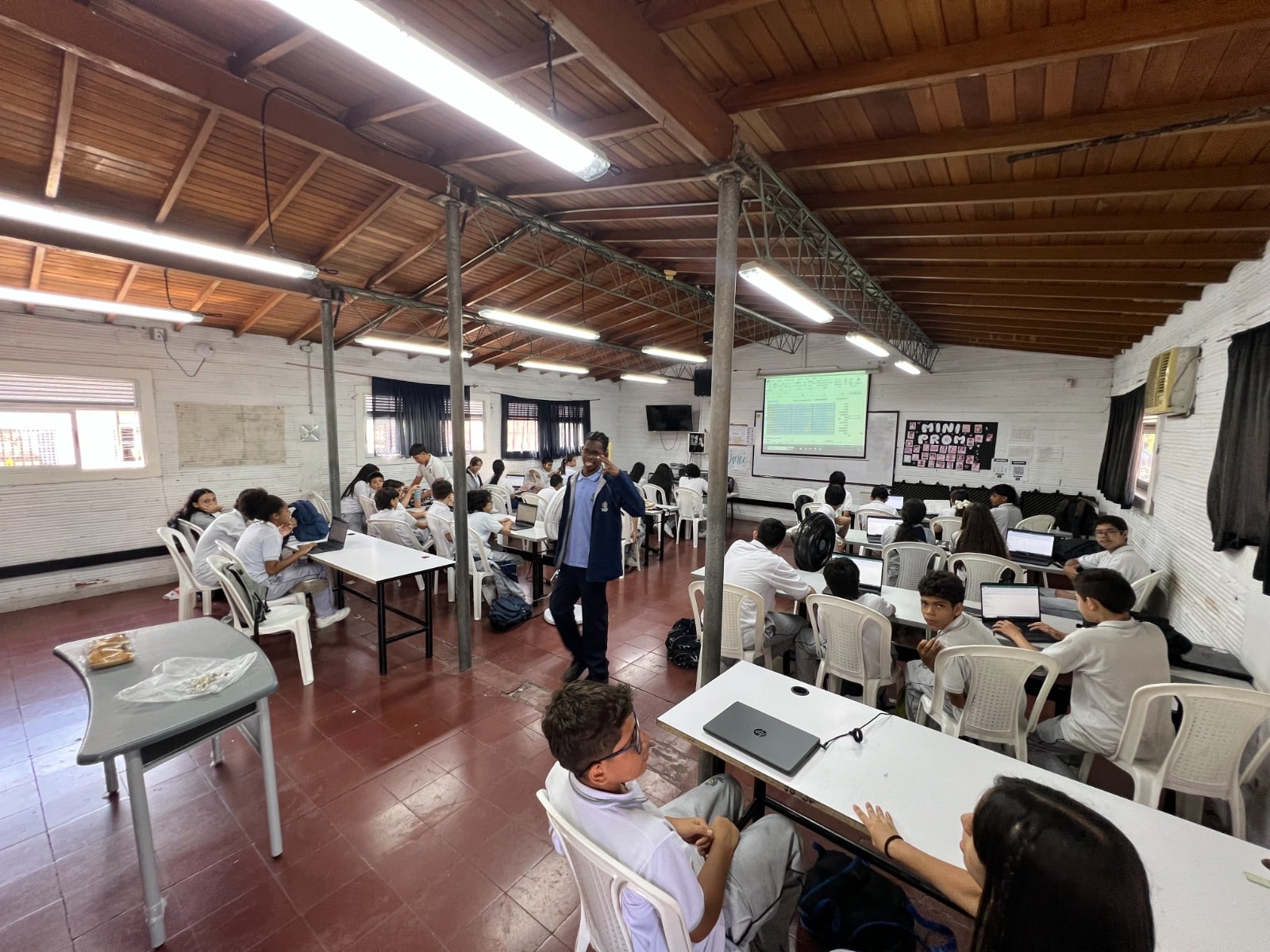 Comenzó la renovación de 33 instituciones educativas en Medellín