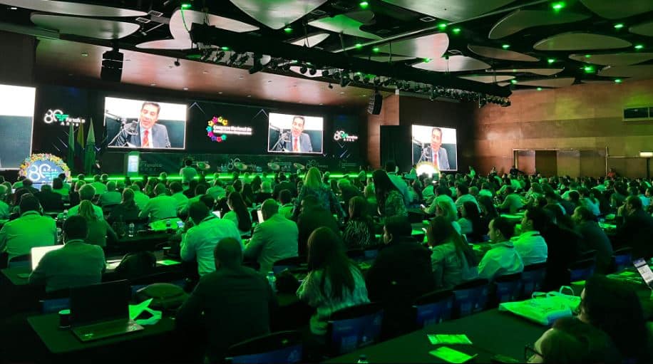 Cuestionan al presidente Petro por anticipar subida del salario mínimo sin negociar con gremios