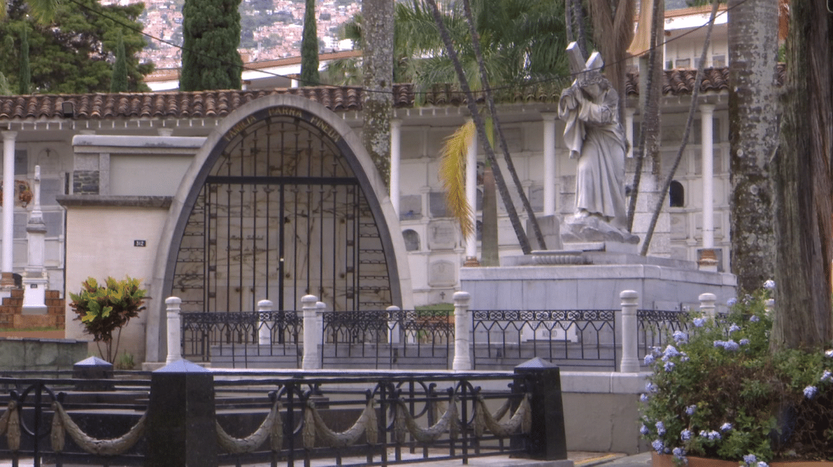 El Cementerio Museo San Pedro cumple 183 años y así lo celebra