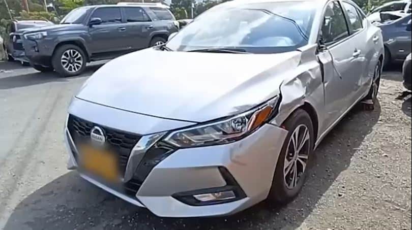 Encuentran carro que se fugó luego de arroyar a un motociclista en la avenida 80
