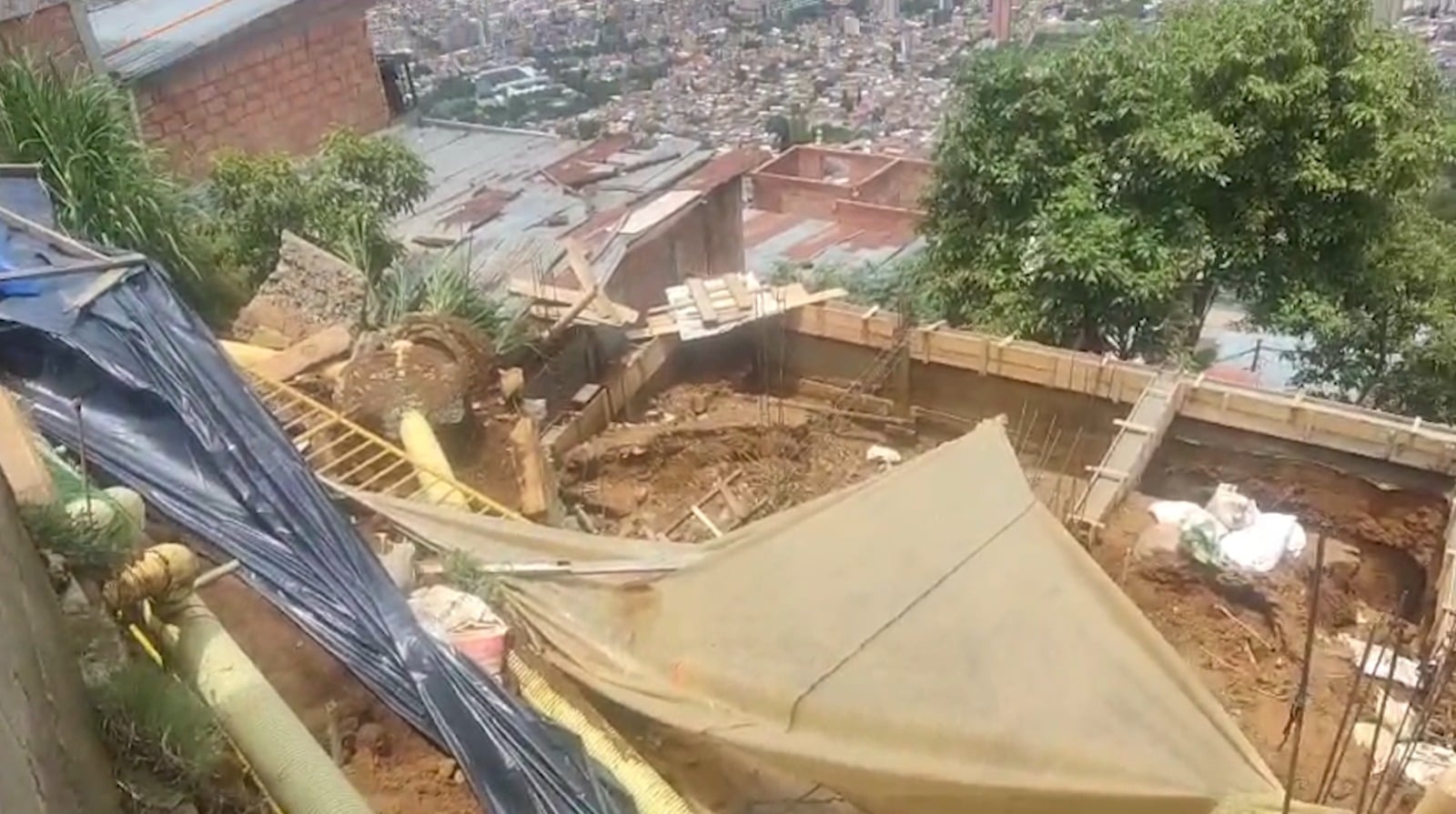 Hay alerta en el barrio Llanaditas de Villa Hermosa por nuevo derrumbe