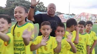 Más que fútbol: Leones entrega uniformes a las escuelas deportivas