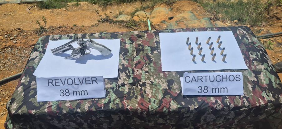 Mientras el Ejército ayudaba a un disidente de las Farc herido fueron atacados en Briceño