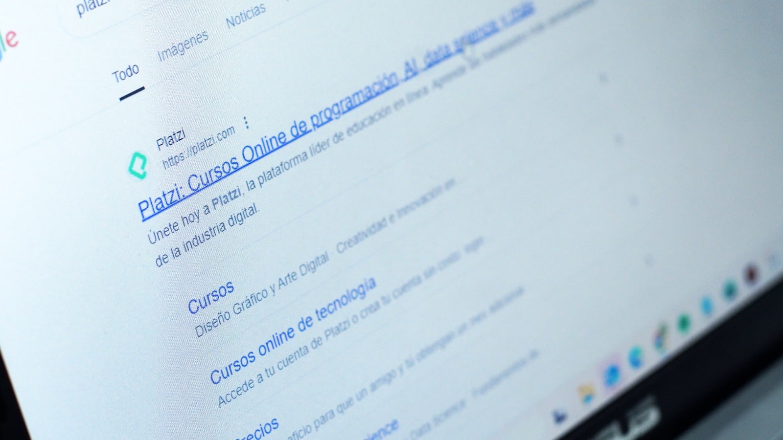 ¿Quiere estudiar? Entregarán licencias para acceder a 800 cursos de talento digital