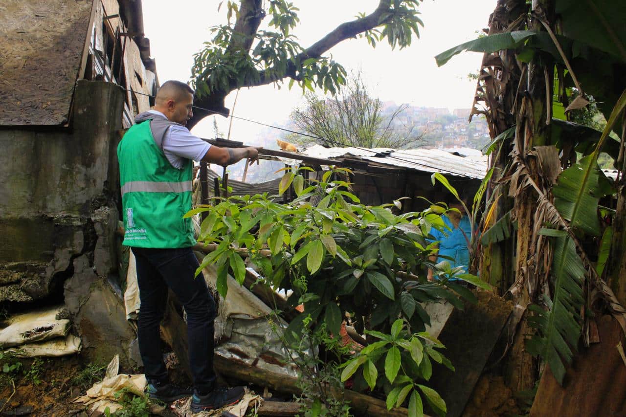 Toman medidas de prevención en quebradas para evitar emergencias en temporada de lluvias