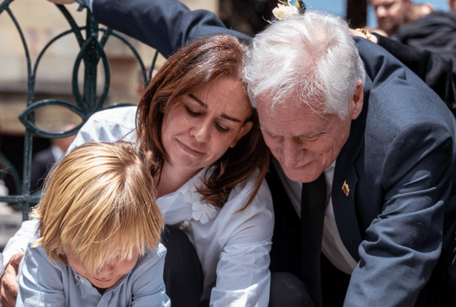 A un mes de la muerte de Miguel Uribe, su familia le rindió sentido homenaje