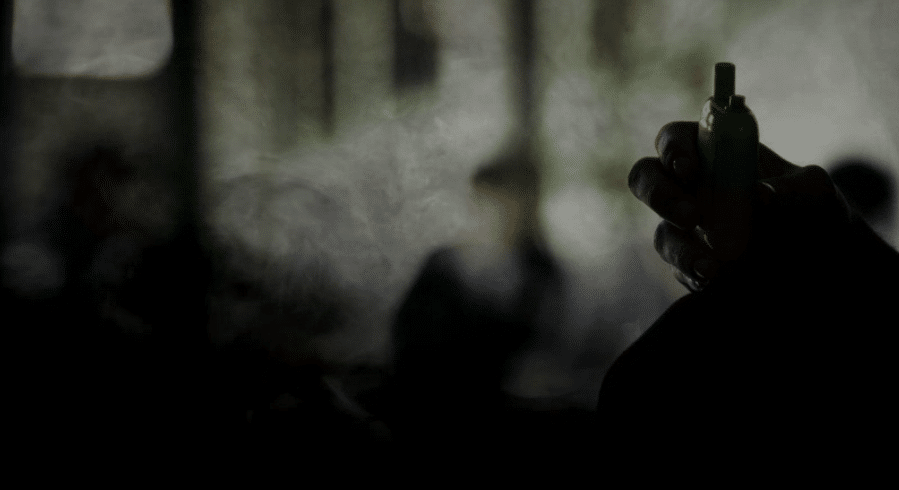 Vapeadores: el humo que asfixia a los colegios - En Profundidad