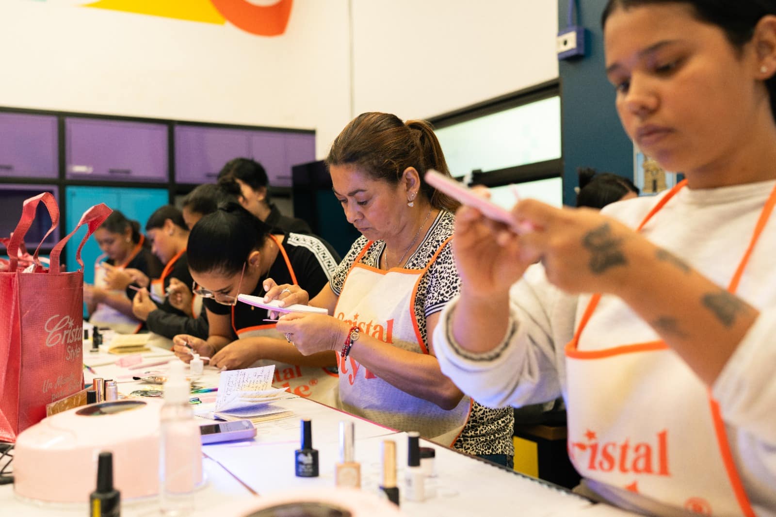 En Medellín apuestan a la autonomía económica de las mujeres con estas estrategias
