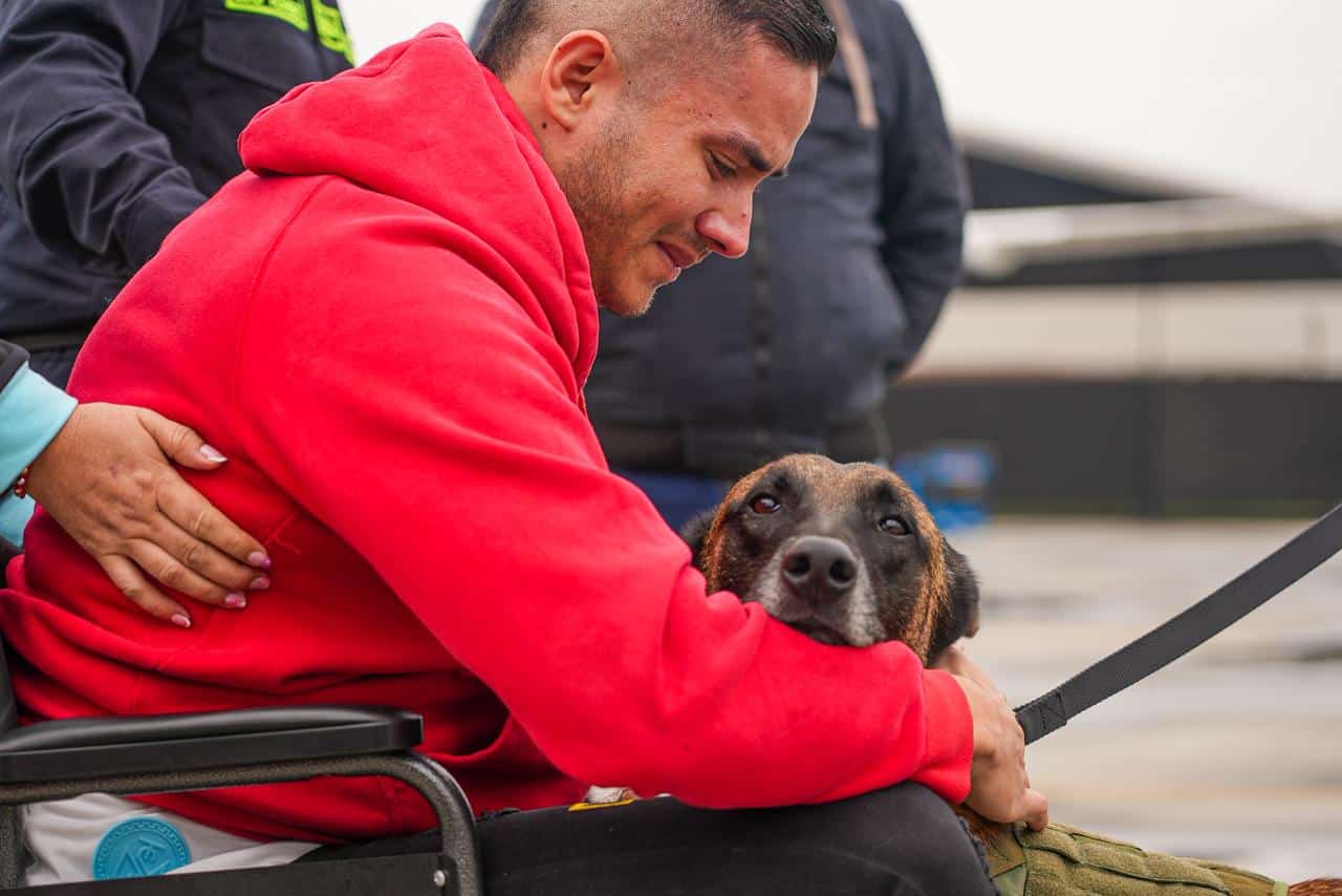 El patrullero Diego Herrera y su perro Telmo, así fue el emotivo y esperado reencuentro