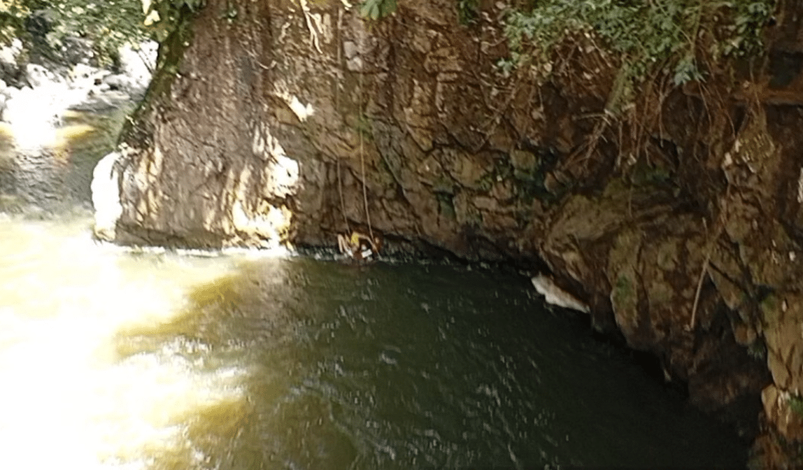 Dos hermanos fueron arrastrados por una quebrada en San Luis, uno murió