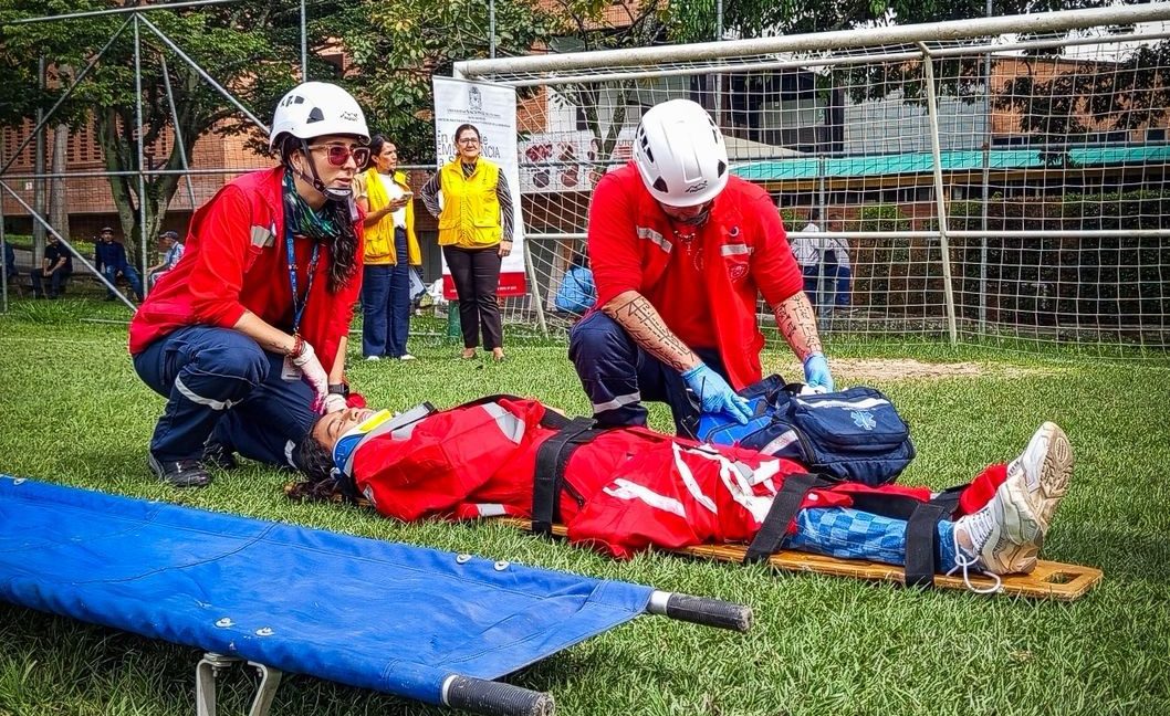 Así debe realizarse una evacuación a una persona con movilidad reducida en una emergencia