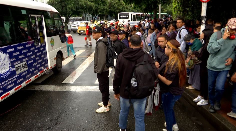 Así están funcionando los buses padrones para apoyar emergencia por socavación en el metro