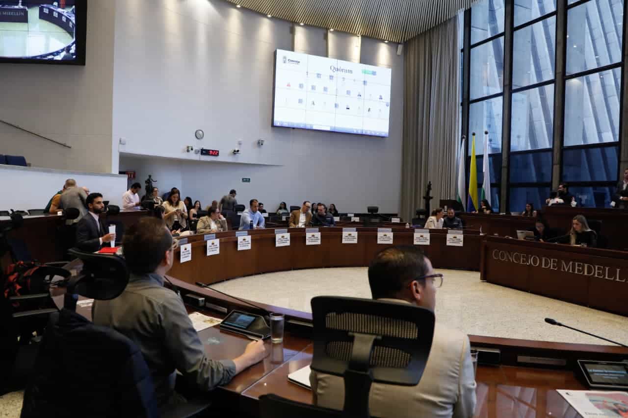 Concejo de Medellín aprueba traslado de 5.000 millones para salud, deporte y movilidad