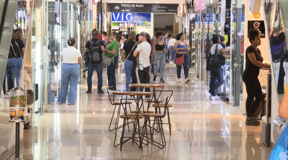 Comercio minorista en Antioquia creció un 16,6% impulsado por la venta de vehículos y tecnología