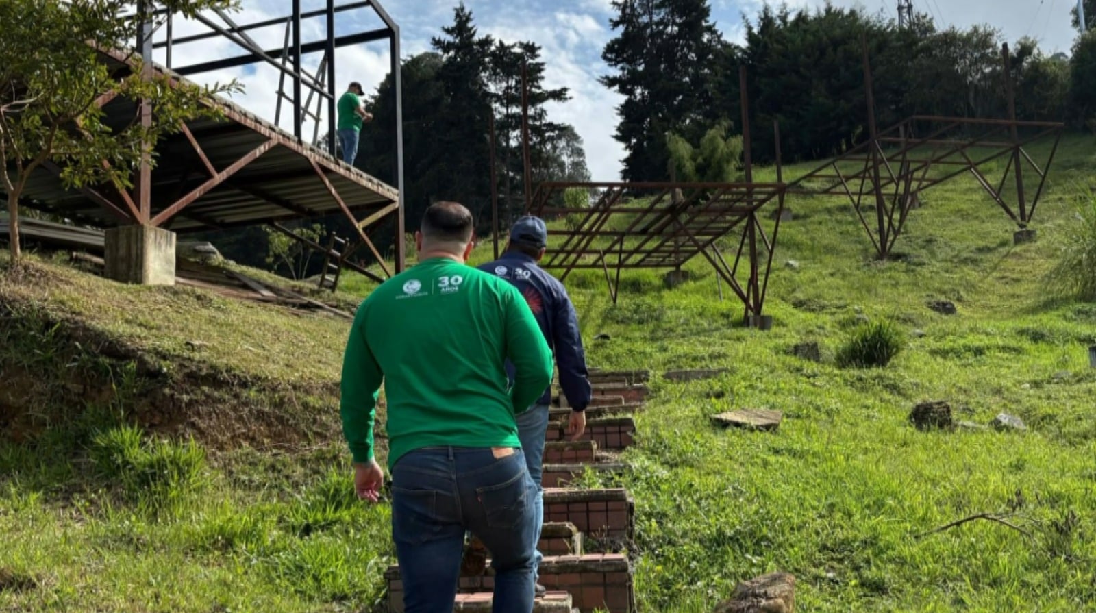Corantioquia realizó visita de control a predio Las Brisas donde se construye un glamping