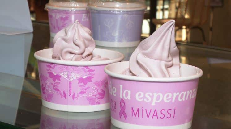 Crean helado en homenaje a pacientes con cáncer de mama