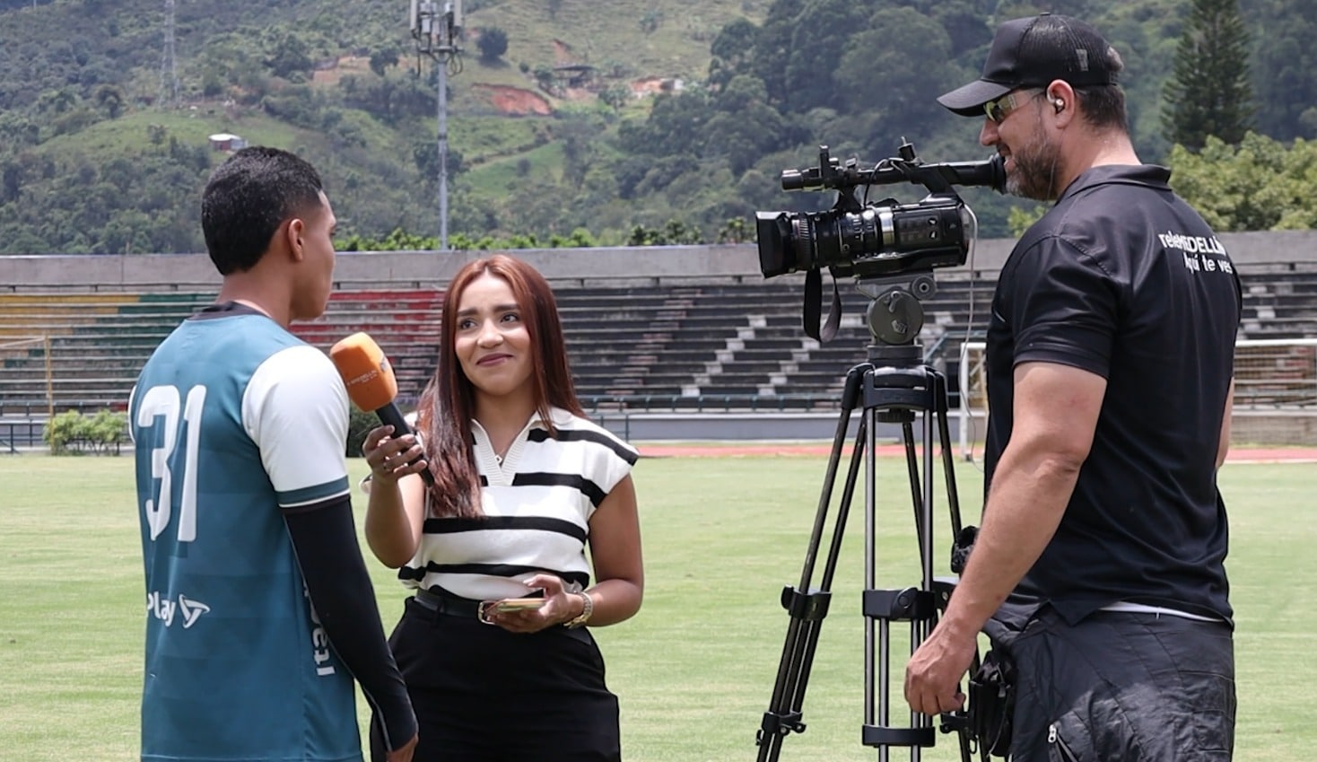 David y Paula, dos hermanos unidos por un sueño desde el fútbol y el periodismo