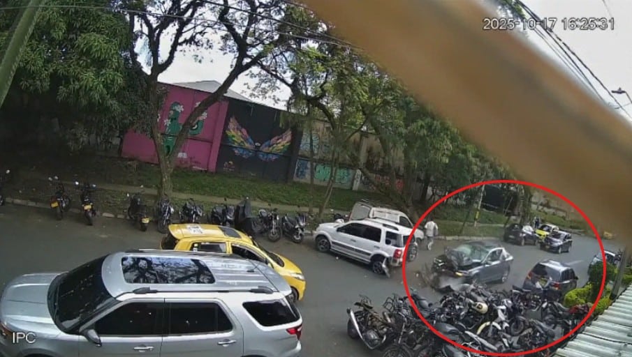 En video quedó el momento exacto en el que presuntos fleteros fueron arrollados