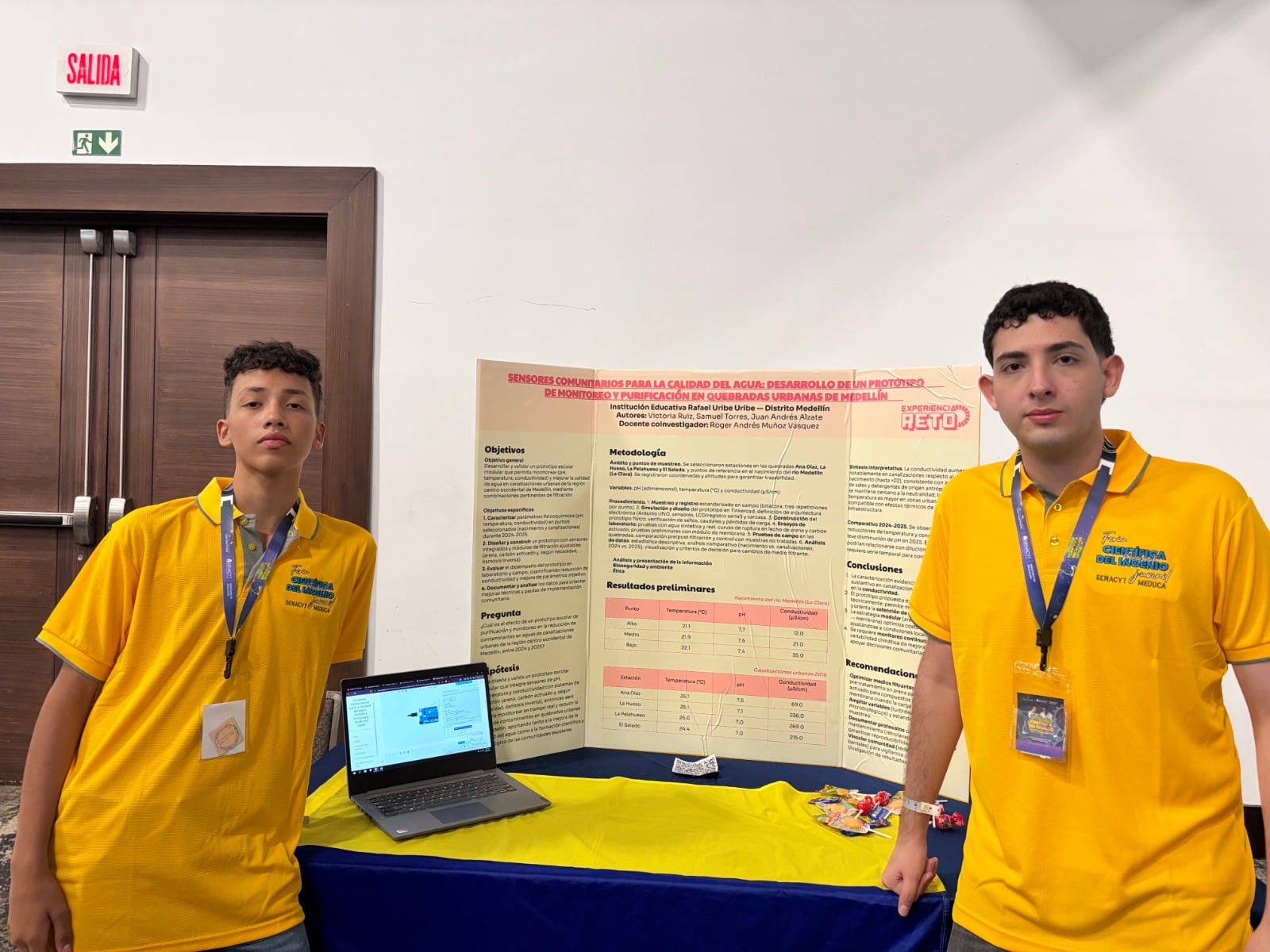 Estudiantes de Medellín fueron reconocidos en feria por su investigación sobre calidad del agua