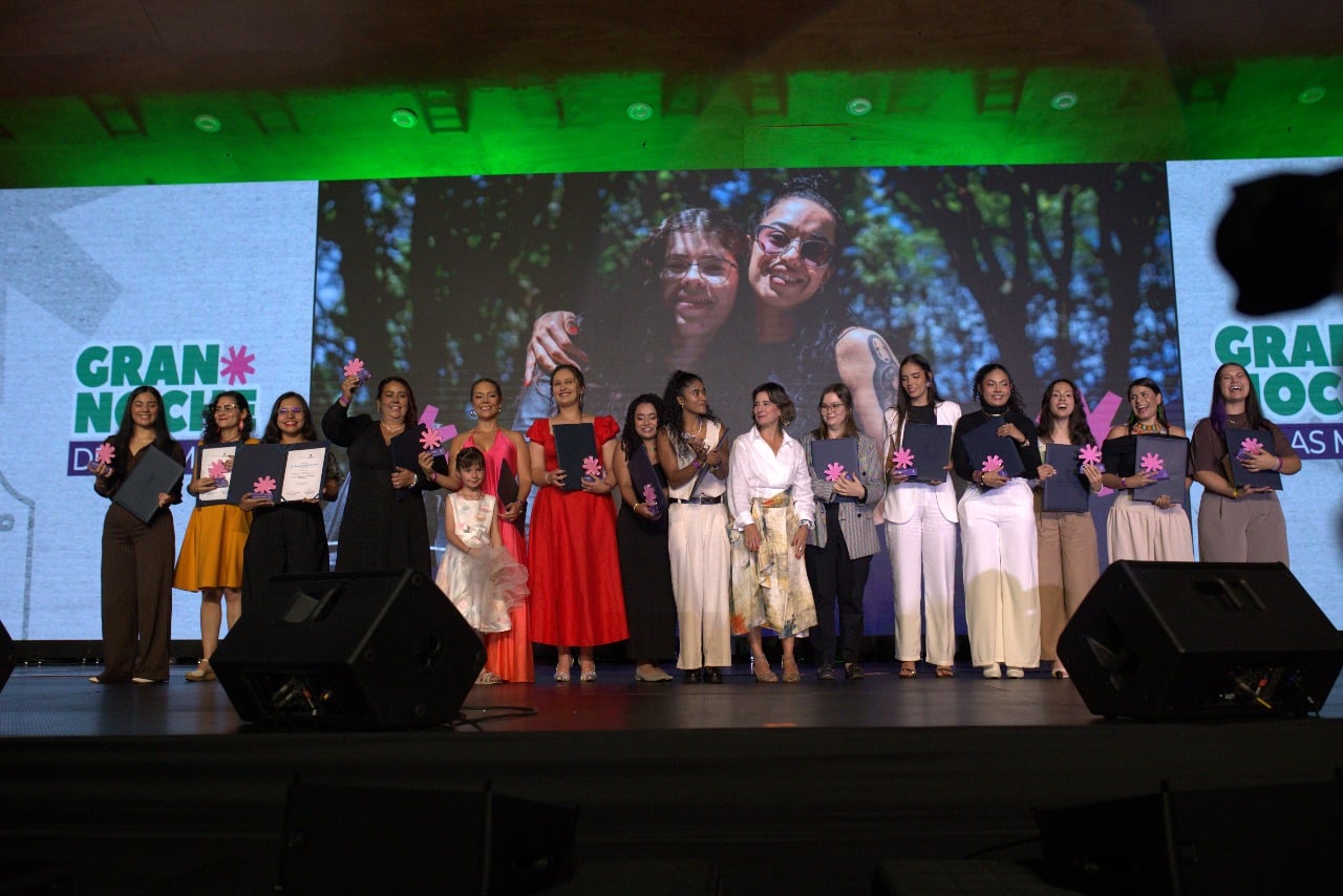 Gran Noche de las Mujeres otorgó 14 reconocimientos a liderazgos de la ciudad